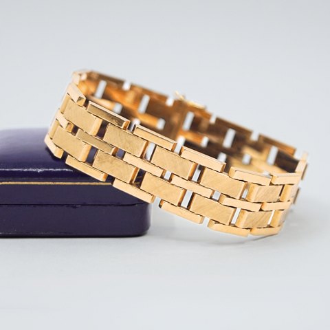 Ove Fogh Pedersen; A bracelet of 14k gold Ove Fogh Pedersen; A bracelet of 14k gold